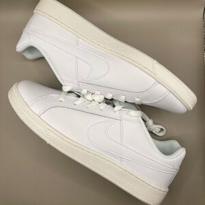 NIKE COURT